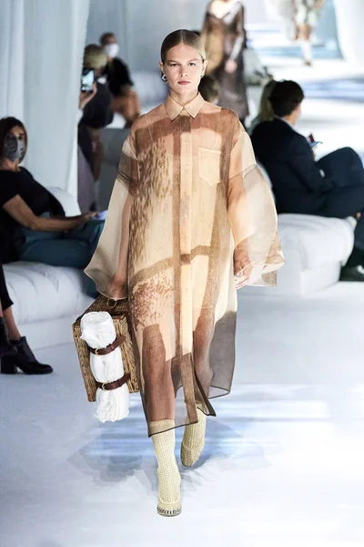 Look 4